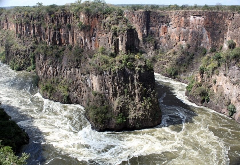 The cliffs of Batoka Gorge are breathtaking, credit: Internationalrivers.org