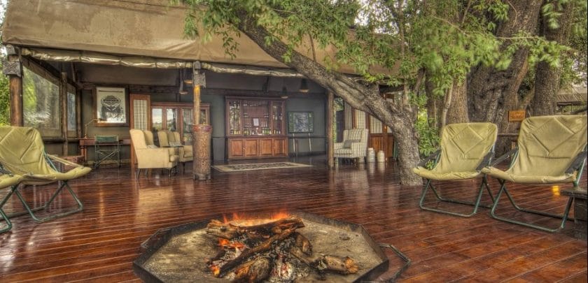 shinde-camp-okavango-delta-accommodation-botswana-safari-communal-fire
