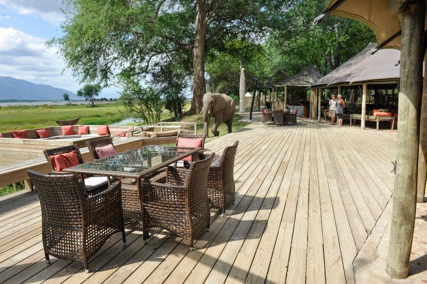 Luxury lodge dining area in Zimbabwe | Photo credits: Little Ruckomechi Camp
